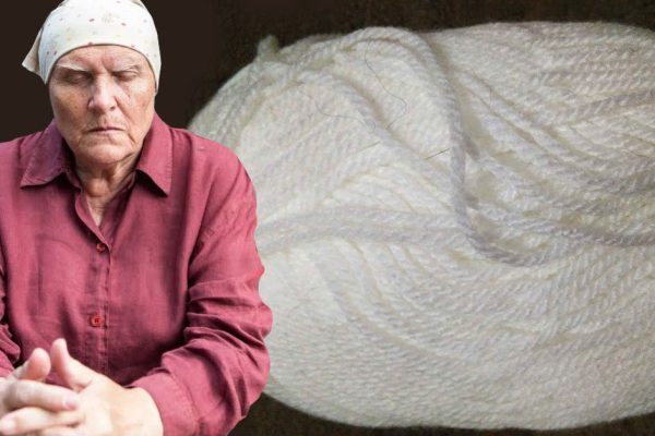 Баба Нина из сериала «Слепая» объяснила, почему нельзя хранить мелочь в прихожей