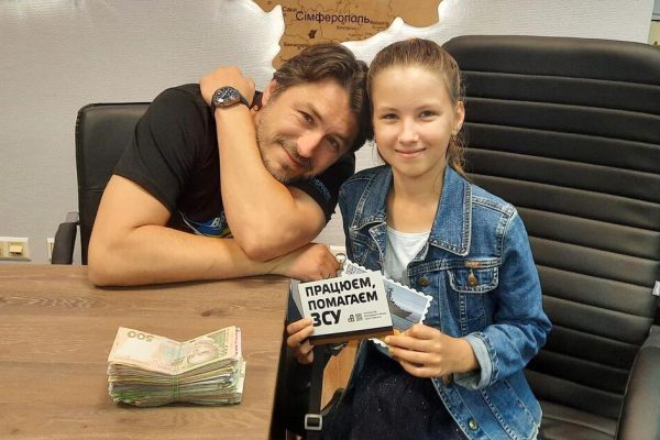 Для чего юная чемпионка мира и Европы по шашкам играет с прохожими на улице