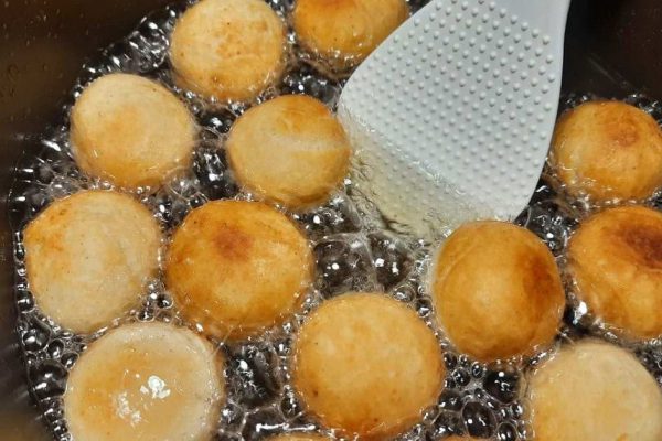 Нежные пончики на твороге, которые нельзя оставлять без присмотра, ведь супруг не знает меры