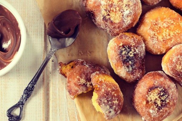 Как приготовить пончики с шоколадной начинкой