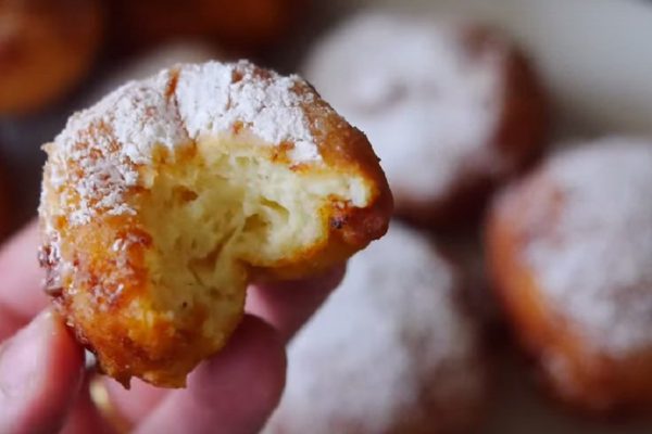 Она добавила в тесто творог. То, что получилось, приведет твои вкусовые рецепторы в экстаз!