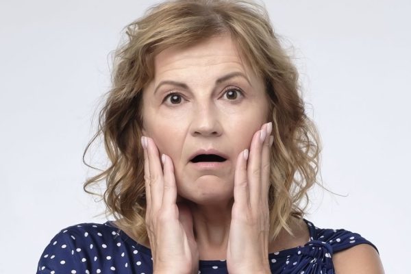 Перебирала вещи ушедшего мужа и случайно обнаружила старые письма, срочно отправилась на вокзал