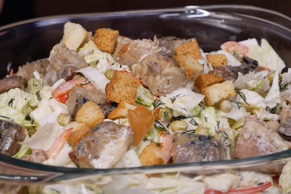 Каким салатом шустрая цыганка будет потчевать гостей за праздничным столом