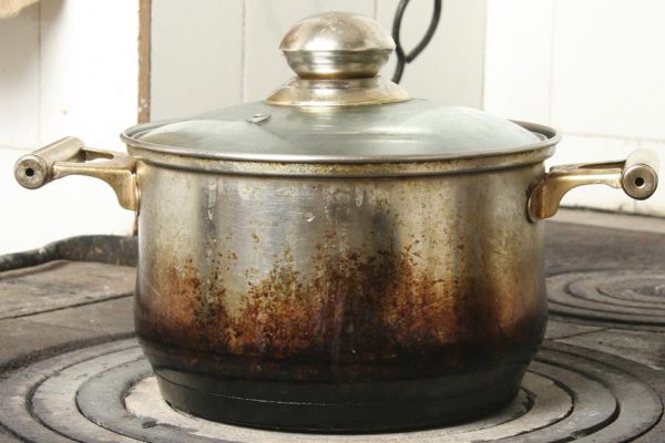 Что проделывают чистоплотные хозяйки с кастрюлями, чтобы смотреться в них как в зеркало