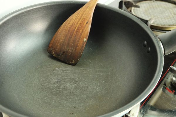 Раньше меняла чаши мультиварки как перчатки, пока не узнала правду об антипригарном покрытии