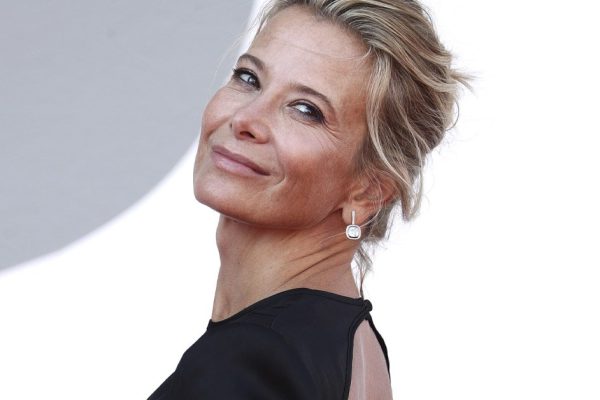 Для чего Юлия Высоцкая скупает посуду на блошиных рынках