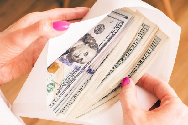 Мама была удивлена, что я не тратила деньги, которые она присылала, но я просто не могу ей доверять