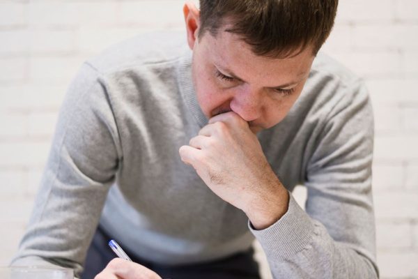 Жена узнала о моей небольшой интрижке, а теперь выдвинула мне условия