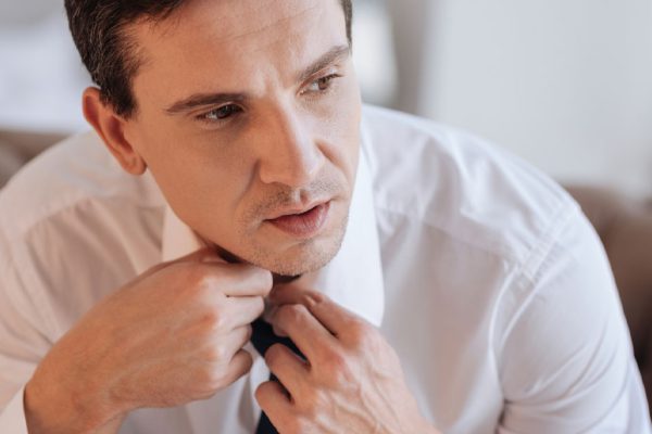 У родителей я поздний ребенок, очень их люблю, но сейчас выходит так, что я должен жертвовать всем ради них