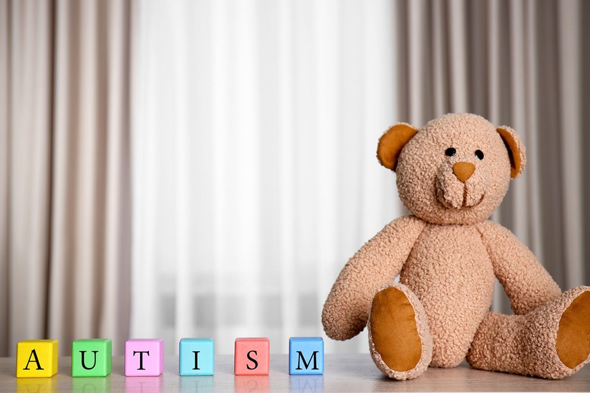 плюшевые мишка на столе