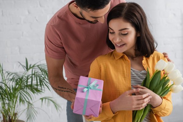 С нежностью объяснила мужу, почему не хочу цветов на 8 Марта, отмечать так уже несовременно