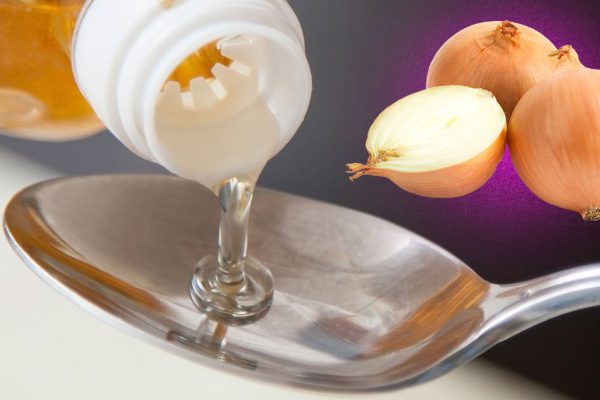 Бывшая повариха из советской столовой натирает луковицу маслом, ты удивишься, для чего