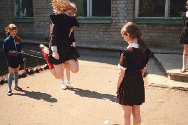 Почему советские дети слушали родителей, а современные не уважают старших