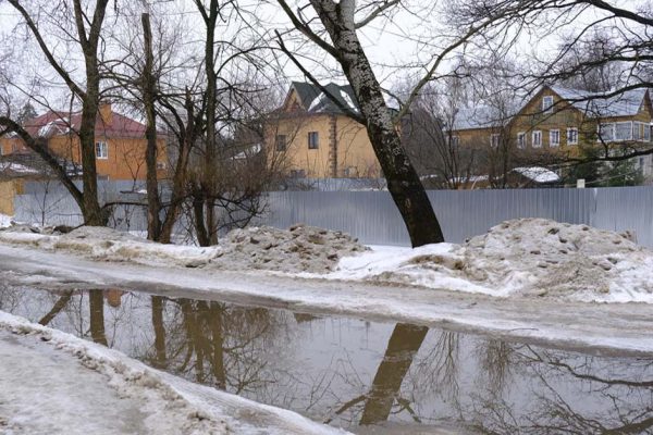 Весенние деревни в Европе чисты как стеклышко, а наши мрачнее тучи