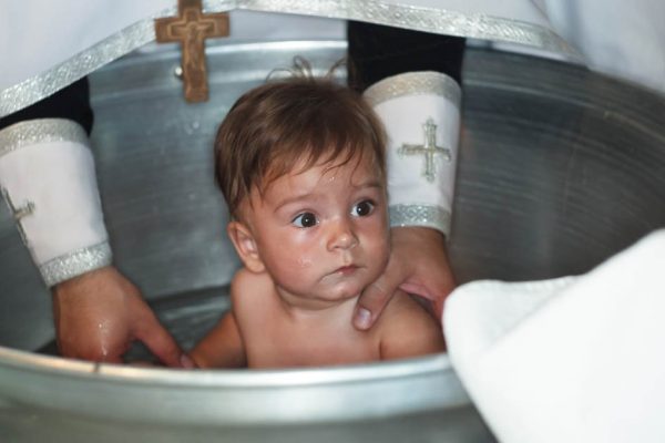 Кого нельзя брать в крестные, чтобы не навлечь несчастье