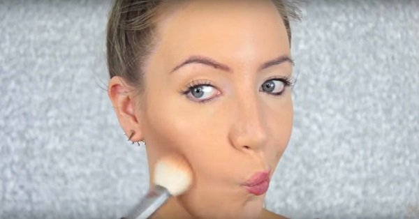 как наносить макияж