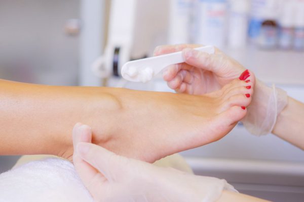 Мастер сделал педикюр абы как, если дома ты обнаружила подобные шероховатости