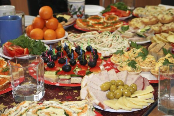 На день рождения мужа сама накрыла шикарный стол, все до сих пор в восторге