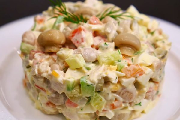 Для салата «Марфа» достаю фамильный хрусталь, вместо оливье готовлю новый салат по рецепту Ольги Матвей