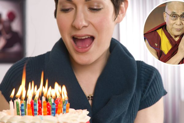 Товарищ перестал праздновать свой день рождения, пристала к нему с расспросами, зачем он так поступает