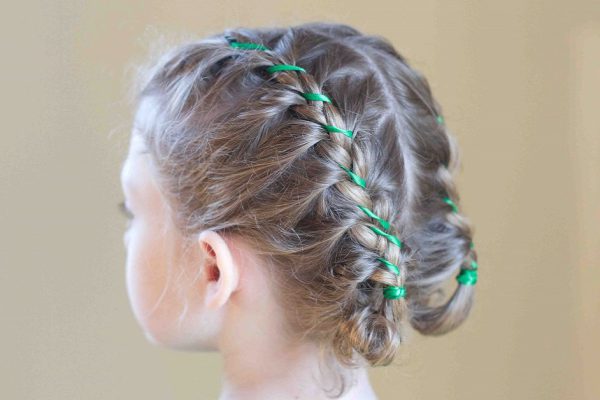 10 самых простых и красивых причесок для девочек. Твоя дочь оценит!