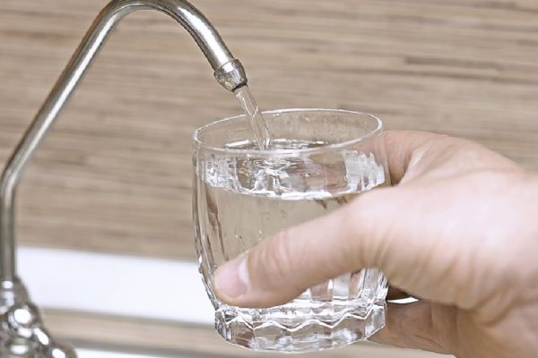 recruit filtered water in a glass