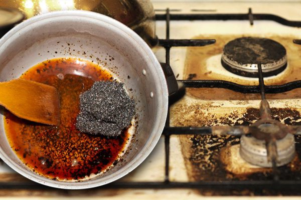 Мигом очищаю пригоревшие кастрюли от варенья, молока и каш, одна старая повариха показала фишку