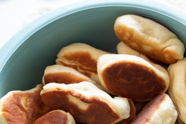 Знакомая повариха из школьной столовой поведала, как жарить пирожки, чтобы они никогда не пригорали