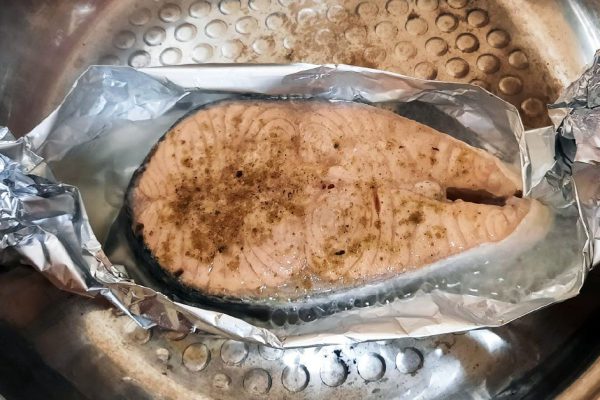 Элементарный способ приготовления любой рыбы без масла, даже сковороду пачкать не придется