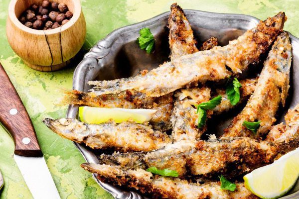 Инструкция по приготовлению мелкой рыбы в духовке