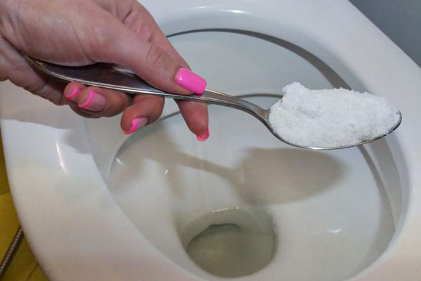 Бытовое колдовство: 1 ложка соли в унитазе творит чудеса, всё идеально чисто