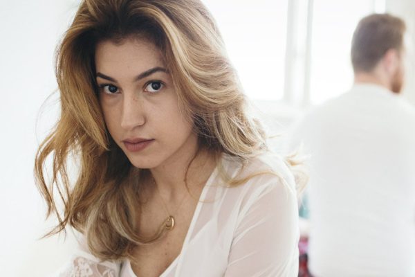 Почему муж лебезит перед посторонними, а дома превращается в совершенно другого человека