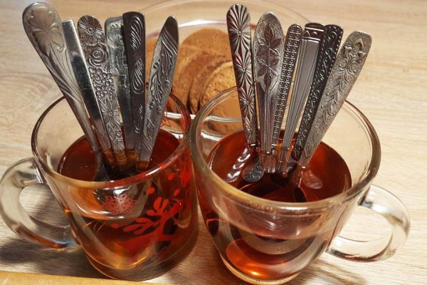 Почему нельзя оставлять ложку в кружке, когда пьешь чай