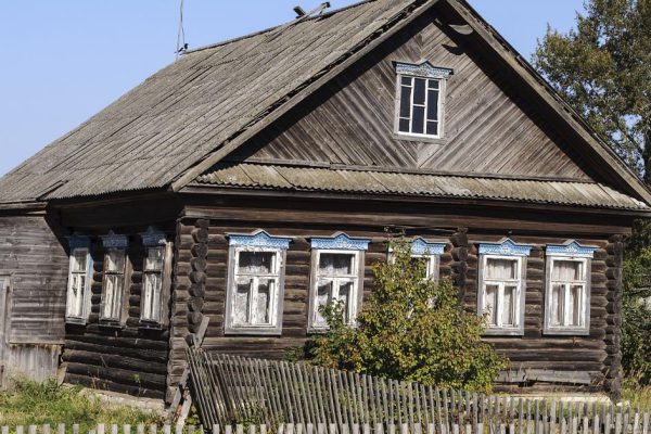 Девушка получила в наследство дом бабушки, которую никогда не видела, и обнаружила там сокровище