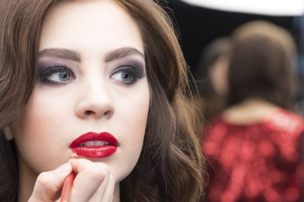 Вещи, которые женщины делают, чтобы привлечь мужчин, но добиваются только неприязни