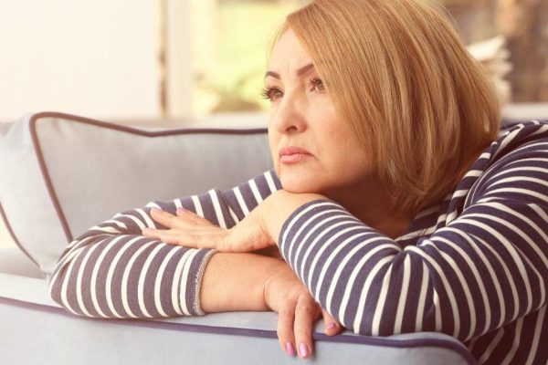 История упитанного супруга, что забирает котлеты из тарелки жены в воспитательных целях