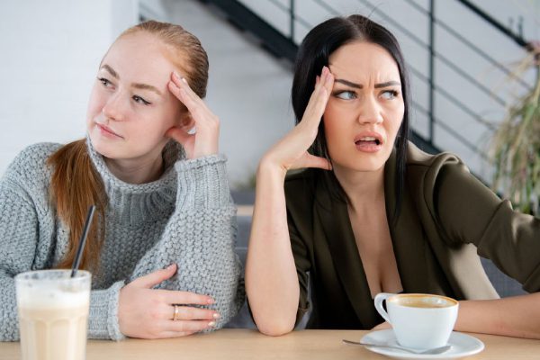 Дочки по очереди звонили мне в Италию и жаловались друг на друга, я поехала домой, чтобы разобраться