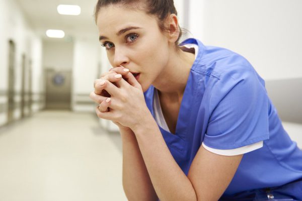 Когда акушерка увидела, кто пришел к молоденькой роженице с двойняшками, у нее подкосились ноги