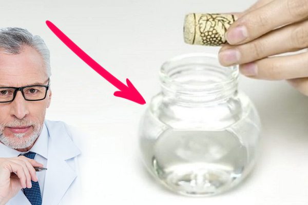 Дедушка всегда замачивал пробку от вина в спирте на ночь! И вот что было утром…