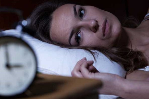 Вот почему ты просыпаешься по ночам в одно и то же время. Организм бьет тревогу!