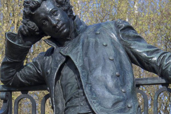 Учитель русского сокрушается, современная литература заставляет его краснеть