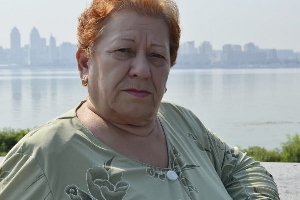 Муж умоляет, чтобы его мама жила с нами, я голосую за дом престарелых