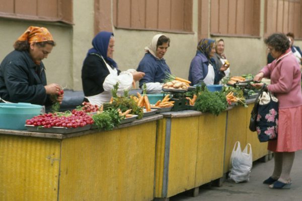 Зачем люди дружно ностальгируют по СССР, сочиняя о нём небылицы