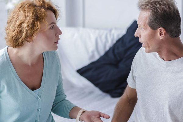 Сразу после свадьбы дочь продала подаренную квартиру, а теперь зять выкидывает фокусы