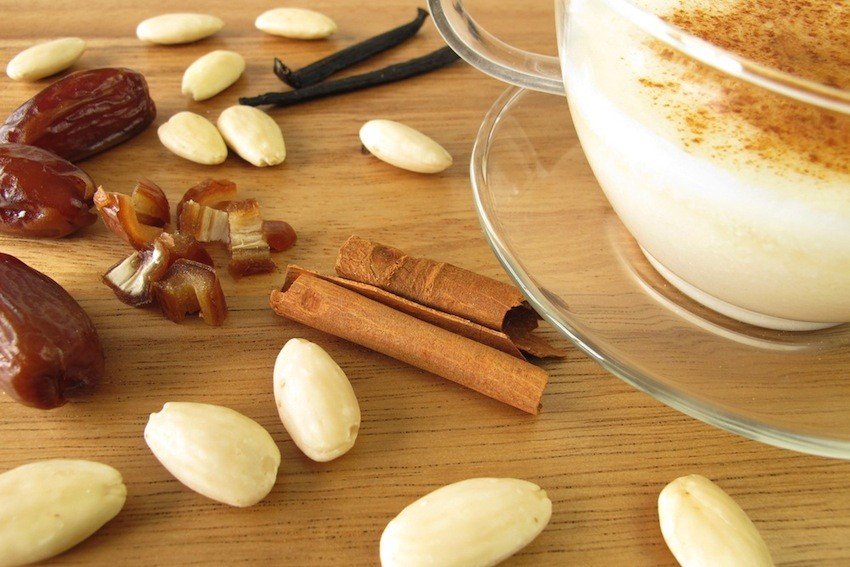 миндальное молоко