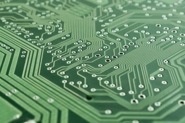 Всё самое интересное о производстве микрочипов, которые бывают меньше рисового зернышка