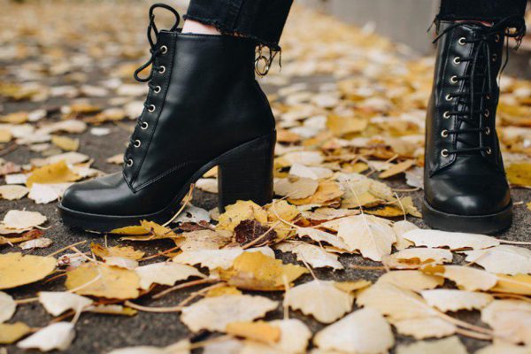 Почему не стоит заправлять джинсы в сапоги