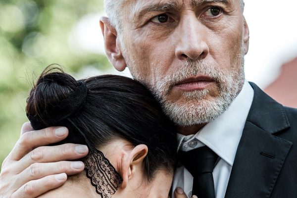 Свекровь решила упасть на хвост невестке, чтобы проверить ее, но во время слежки открыла страшную правду о собственном сыне