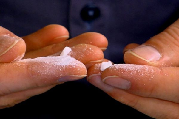 Что делать с просроченными лекарствами? Ни в коем случае не выбрасывай их в мусорное ведро!