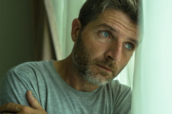 Принимать ли назад мужа, вытер ноги об меня и детей, а теперь поджал хвост и хочет обратно